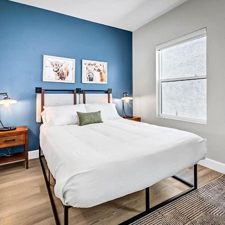 Single Bedroom - Queen Size. Heart Of Downtown Vista Bagian luar foto